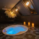 torrance honeymoon suite with hot tub in room